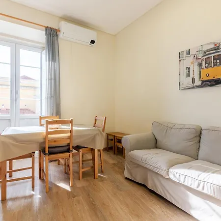 Alfama The And The River Lizbona