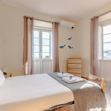 Alfama The And The River * Lissabon